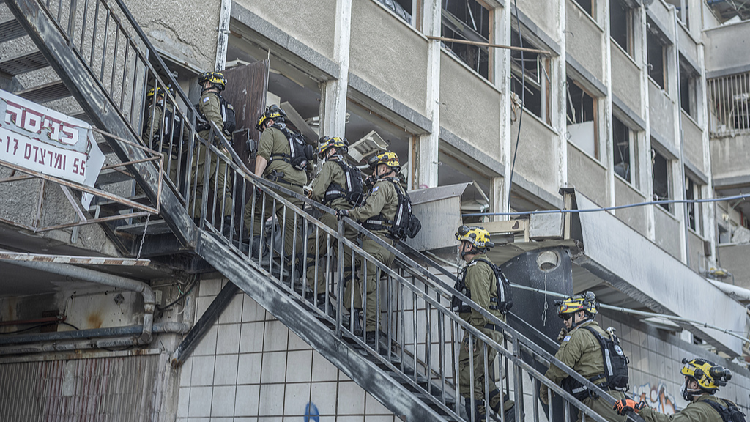 Trump gives Iran 'maximum two weeks' as EU rushes to mediate