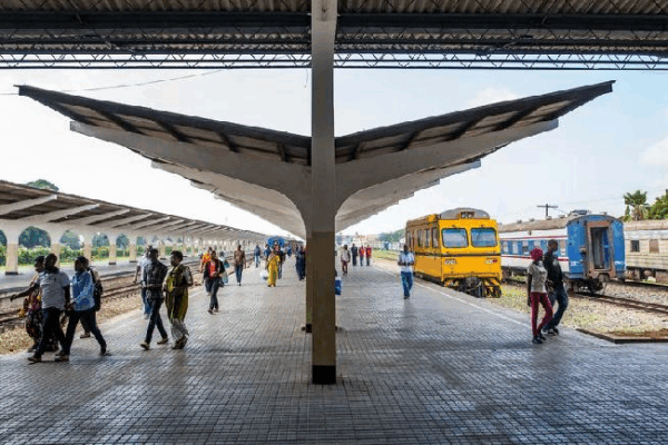Why the U.S. and China Are Building Friendships in Africa π U.S. scrambles to counter China's enduring partnership in Africa