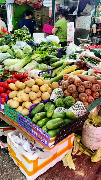 Vibrant street markets in Hong Kong video poster