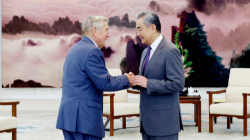 Building Bridges: China and the U.S. Seek Friendship! ๐๐จ๐ณ๐บ๐ธ Wang Yi urges U.S. to work with China on issue of mutual perception