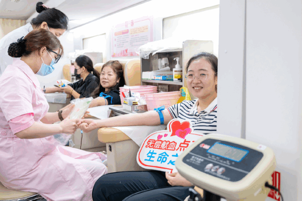 How Donating Blood Saves Lives: A Story of Young Heroes in China World Blood Donor Day: What drives people to donate blood in China?