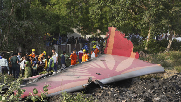 Xi_extends_condolences_to_British_king_over_plane_crash_in_India - My Global News: Young Voices Xi extends condolences to British king over plane crash in India