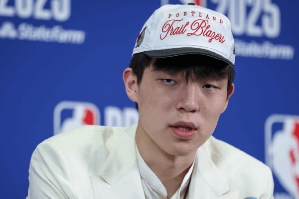 Chinese Basketball Star Yang Hansen Joins Portland Trail Blazers in NBA Draft! ππ Yang Hansen goes to Portland with 16th pick in NBA Draft