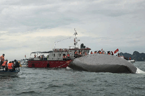 Tragic Boat Accident in Ha Long Bay 😢 37 dead after tourist boat capsizes in Vietnam's Ha Long Bay