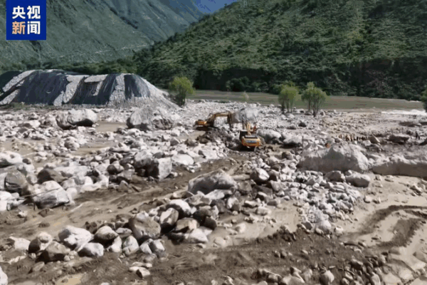 Heavy Rains Cause Landslides in China’s Sichuan Province; 4 People Missing 4 villagers missing after heavy rain-triggered landslides in SW China's Sichuan