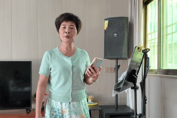 A_60-year-old_who_captivated_millions_with_her_English_songs_poster - My Global News: Young Voices A 60-year-old who captivated millions with her English songs video poster