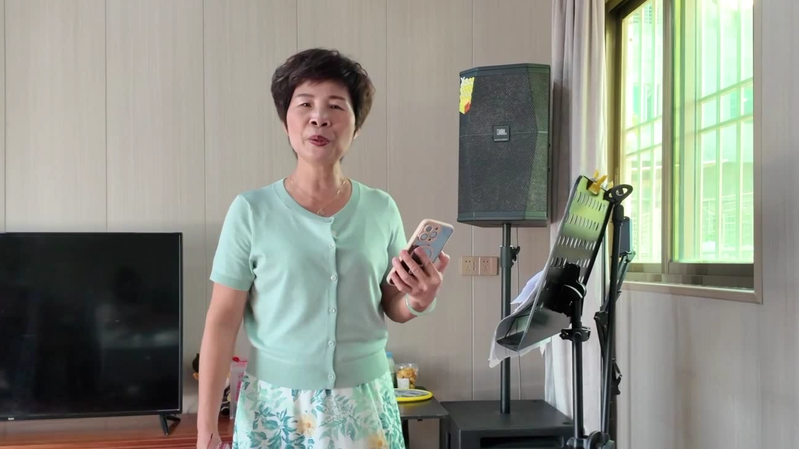 A_60-year-old_who_captivated_millions_with_her_English_songs_poster - My Global News: Young Voices A 60-year-old who captivated millions with her English songs video poster