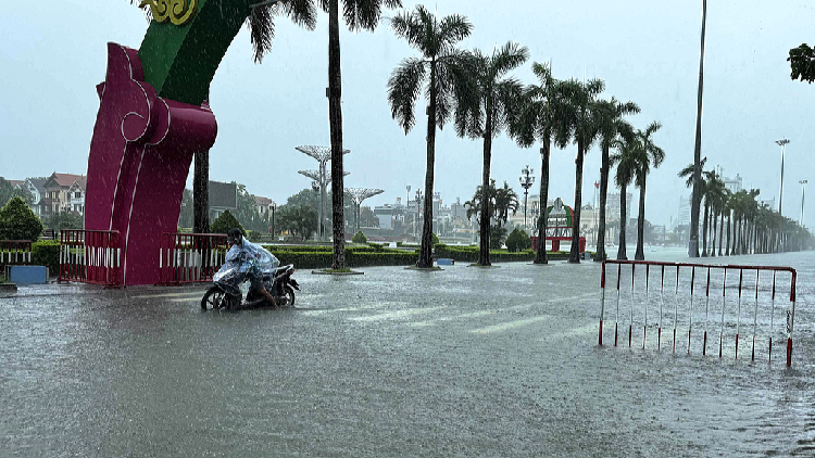 Asia This Week: Storms in Vietnam, Malaysia’s Cash Gifts, and More! Asia News Wrap: Storm Wipha kills 3 in Veitnam, and more