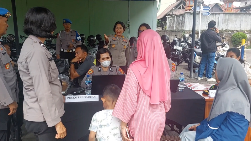 Bereaved families identify relatives from sunken Indonesian ship video poster