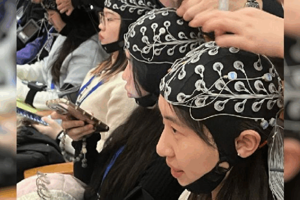 Magic Caps Help Students See How Our Brains Love Live Art! 🎭🧠 Brain-computer interface sheds light on how brains respond to live art