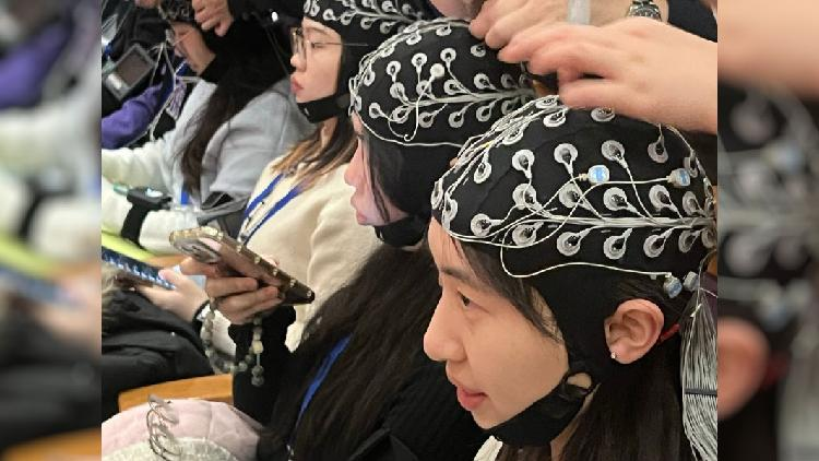 Brain-computer_interface_sheds_light_on_how_brains_respond_to_live_art - My Global News: Young Voices Brain-computer interface sheds light on how brains respond to live art