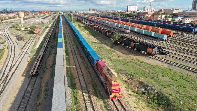 China’s Erenhot Port Welcomes 2,000th Train Connecting Asia and Europe! ๐ China-Mongolia port handles 2,000 China-Europe freight trains in 2025