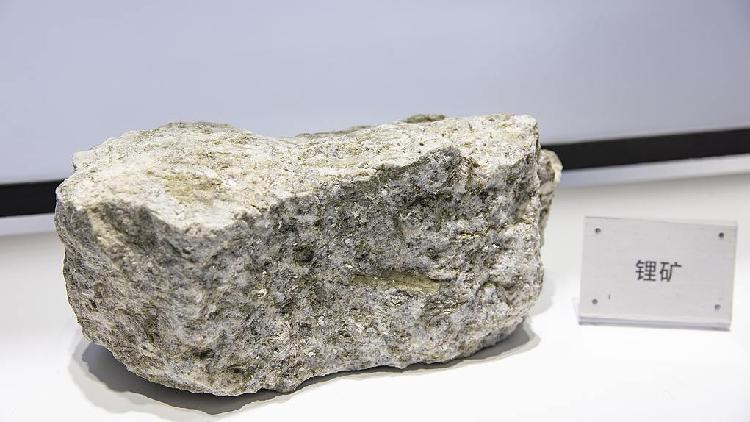 China discovers significant source of lithium ores