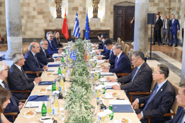 China and Greece Strengthen Friendship: Premier Li Meets Deputy PM Hatzidakis ๐ค China stands ready to expand cooperation with Greece: Chinese premier