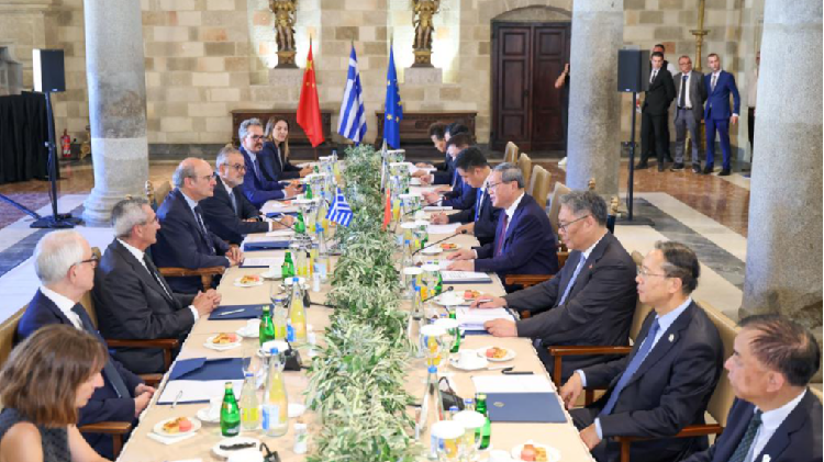 China stands ready to expand cooperation with Greece: Chinese premier