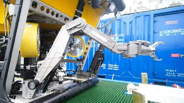 China_unveils_homegrown_deep-sea_robotic_arm_with_seven_functions - My Global News: Young Voices China unveils homegrown deep-sea robotic arm with seven functions