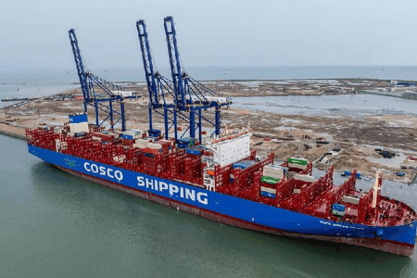 China Turns Waste into Fuel: First Green Methanol Ship Sets Sail! 🚢🌱 China's 1st green methanol injection completed on diesel-fueled vessel