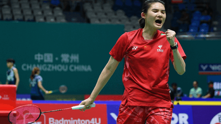 China's Han battles through three games to advance at BWF China Open