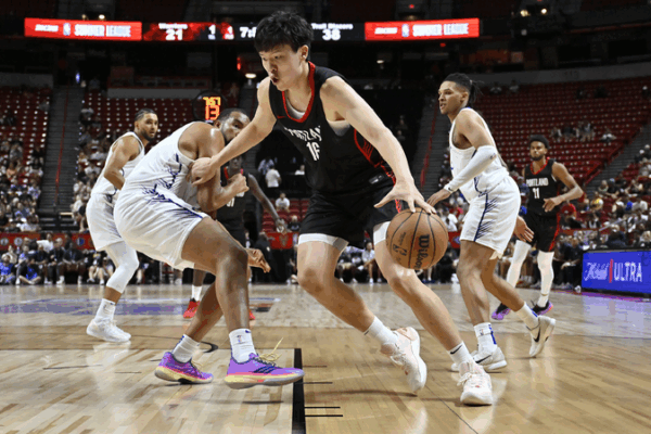 Rising Star Yang Hansen Dazzles in NBA Summer League Debut! ππ China's Yang Hansen shines in NBA Summer League debut