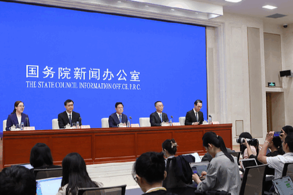 China’s Secret Superpowers: How They Keep Growing Strong! πͺ China's institutional advantages behind its economic resilience