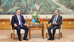 Chinese and Kazakh Leaders Meet to Strengthen Friendship 🤝 Chinese FM meets Kazakh deputy PM