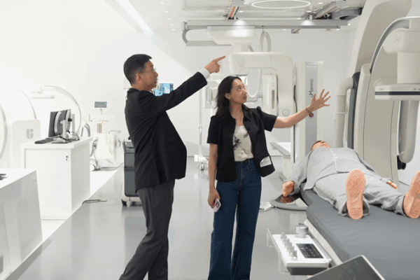 Chinese Medical Tech Company Brings Radiology Advances to Brazil π Chinese medical imaging firm deepens reach in Brazil video poster