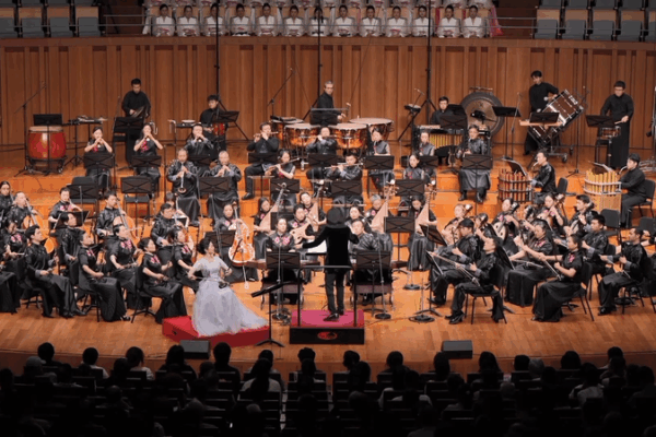Music Magic: Traditional Chinese Tunes Get a Modern Twist in Beijing Concert Concert blends traditional Chinese music with modern flair video poster
