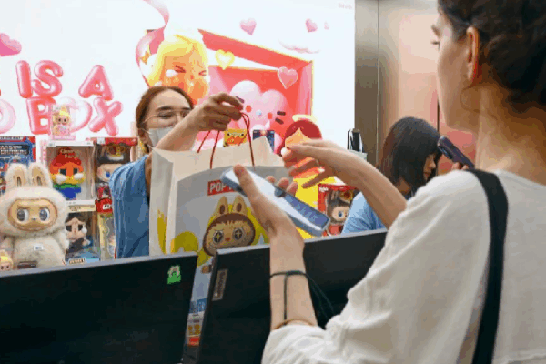 China’s Awesome Mix of Culture and Technology! ๐๐จ Embracing the future: China's cultural and technological fusion