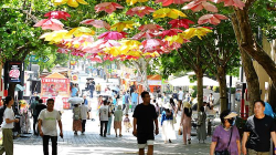 Family Adventures Spark China’s Summer Tourism Boom! ๐โ๏ธ Family travel boom boosts China's summer tourism market