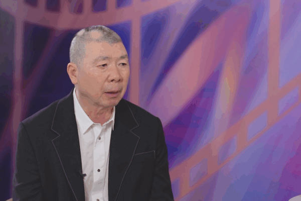 Director Feng Xiaogang Explains How Technology is Changing Movies 🎥✨ Feng Xiaogang discusses the impact of technology on the film industry video poster