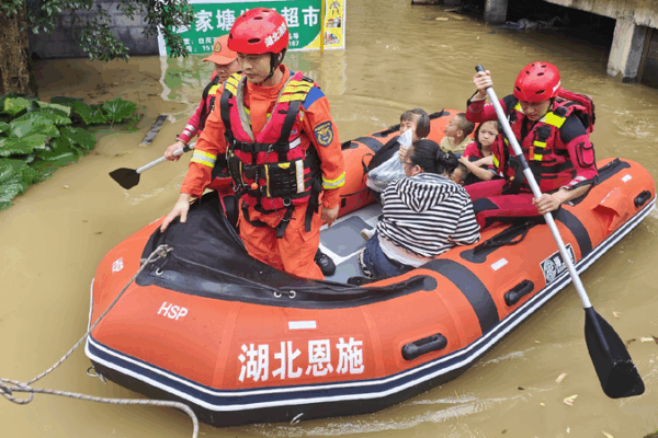 After Heavy Rains, Chinese Communities Rebuild Together ๐ Floodโhit regions in China begin reconstruction after heavy rains