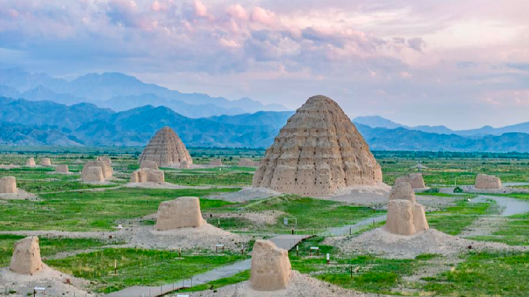 China’s 60 World Heritage Sites: Discover the Xixia Imperial Tombs! ๐ From Xixia to world: Chinese wisdom behind 60 UNESCO heritage sites