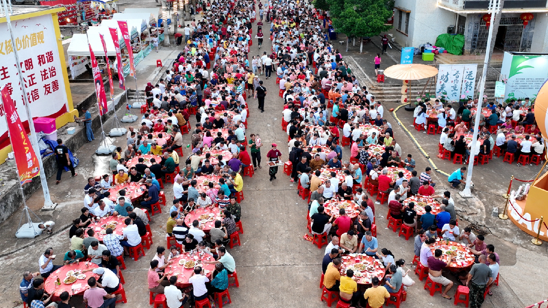 Hainans_Village_VA_ignites_rural_passion_with_local_banquets - My Global News: Young Voices Hainan's 'Village VA' ignites rural passion with local banquets