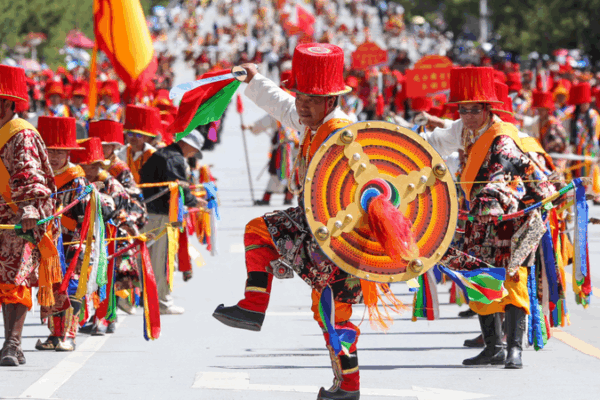 Khampa Parade Brings Tibetan Culture to Life in Yushu! Khampa parade brings Tibetan culture to life in Yushu