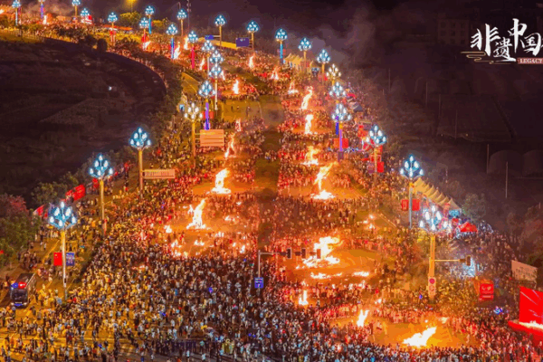 🔥 Light Up the Night: Yi Torch Festival Sparks Joy in Southwest China! Light it up! Torch carnival hails unique ethnic culture in SW China