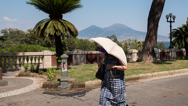 Live: Europe takes emergency measures amid high temperatures video poster