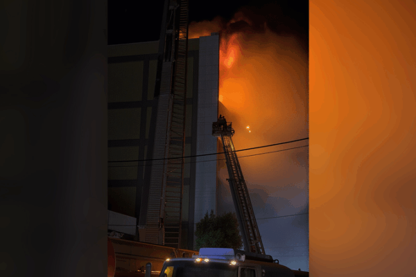 Tragic Fire in Iraqi Shopping Mall Leaves Dozens Dead ๐ Live: Latest on supermarket fire in eastern Iraq video poster