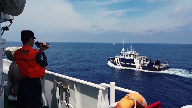 Ships from the Philippines and China in Close Encounter Near Huangyan Dao ๐ Philippine vessel provokes tensions near China's Huangyan Dao