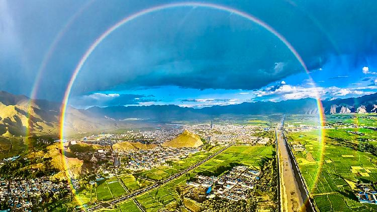 Rare Full-Circle Rainbow Shines Over Palcho Monastery in Xizang Rare full-circle rainbow over Palcho Monastery