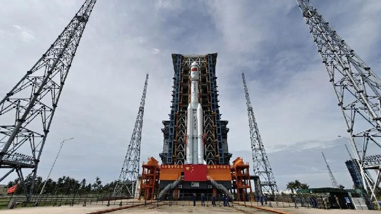 China’s Tianzhou-9 Cargo Spacecraft Ready for Liftoff! π Rocket carrying Tianzhou-9 cargo spaceship moved to launch pad