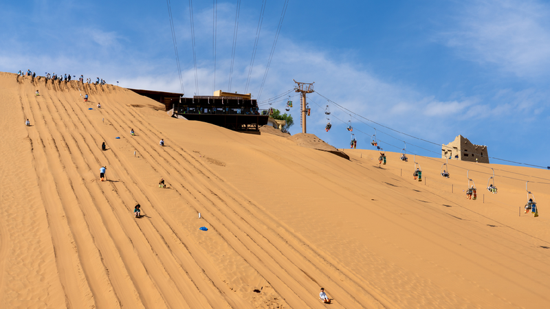 Sand Surfing Adventure in China’s Golden Dunes! πββοΈποΈ Sandboarding adventures draw crowds to Shapotou's golden dunes