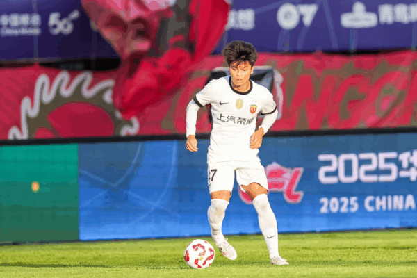 Shanghai Port Climbs to Third Place in Chinese Super League! ⚽️ Shanghai Port overtake Chengdu Rongcheng for third place in CSL