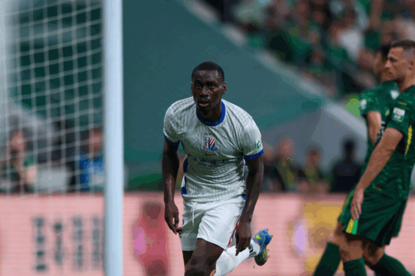 Shanghai Shenhua Beats Beijing Guoan 3-1 to Top Chinese Super League ๐ Shanghai Shenhua beat Beijing Guoan 3-1 in battle for top spot in CSL