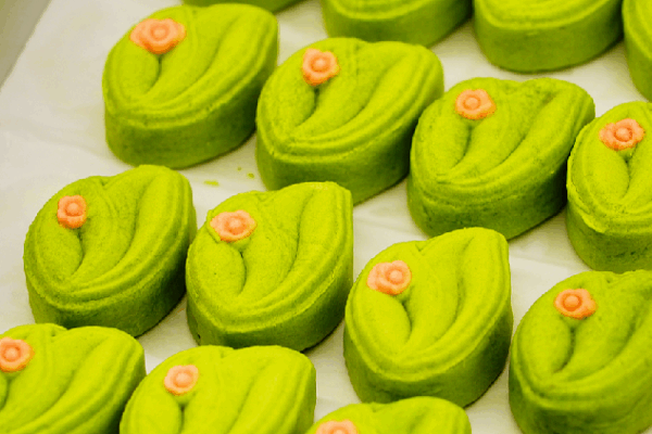 Taste of Summer: Magical Pastries Bloom in Beijing’s Beihai Park! Summer on a plate: Beihai Park unveils seasonal pastries