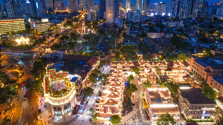 Tianjin’s Five Great Avenues Light Up with Neon Magic! Tianjin's Five Great Avenues alight at night