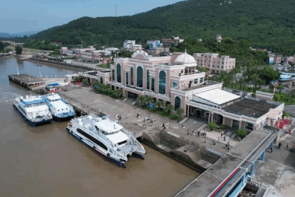 Typhoon Wipha Brings Wild Weather to Southern China! 🌪️ Typhoon Wipha making landfall in S China, infrastructure shutting down