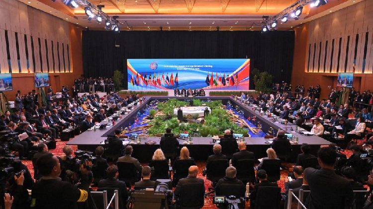 Wang_Yi_expounds_Chinas_position_on_South_China_Sea_arbitration_case - My Global News: Young Voices Wang Yi expounds China's position on South China Sea arbitration case