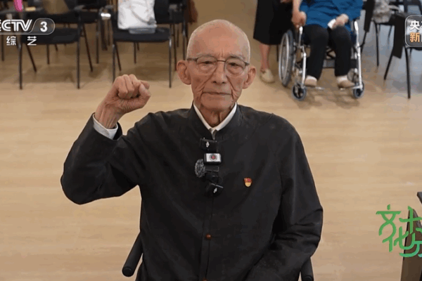 Actor Joins Party at 92: Xi Jinping Sends Heartfelt Congrats! Xi Jinping sends regards to renowned actor who joined CPC at 92