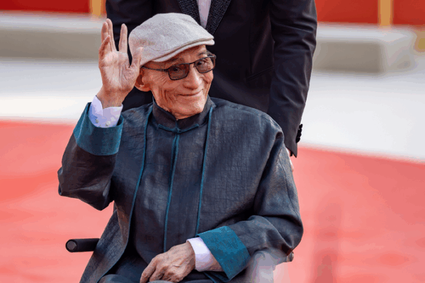 92-Year-Old Famous Actor Joins CPC, Receives Xi’s Congratulations Xi sends regards to renowned actor who joined CPC at 92