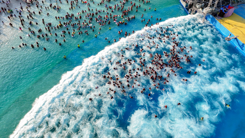 Zhengzhou pool offers crowd summer relief